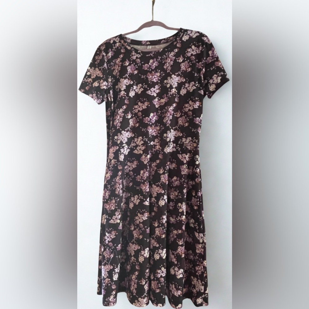 Chic Floral Print Swing Dress with Pockets